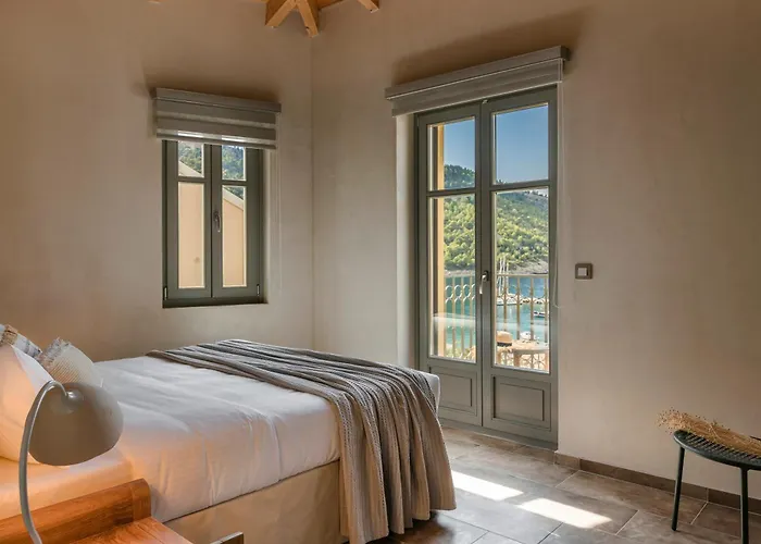 Chromata Assos Kefalonia 3* אסוס