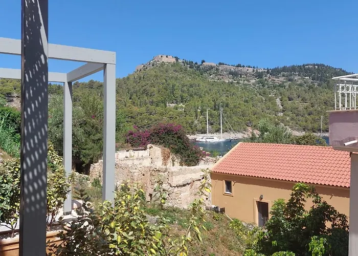 מלון Chromata Assos Kefalonia 3*