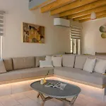Chromata Assos Kefalonia 3* אסוס